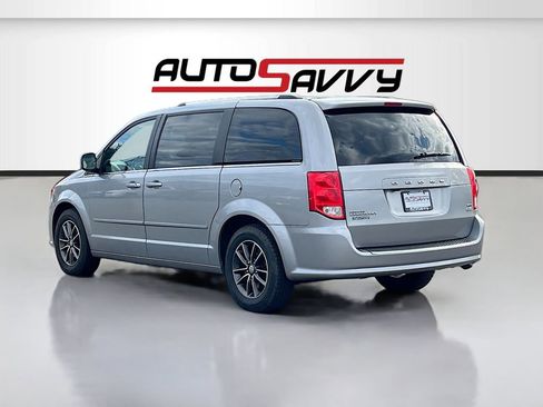 Used 2017 Dodge Grand Caravan SXT image 5