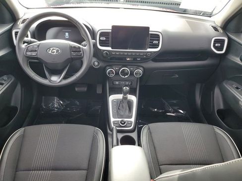 Certified 2025 Hyundai Venue Limited FWD image 23