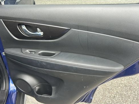 Used 2019 Nissan Rogue SV AWD/4WD image 15