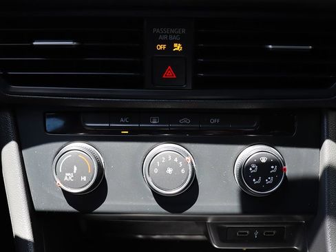 Used 2021 Volkswagen Jetta SE FWD image 45