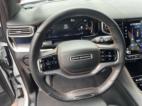Used 2023 Jeep Grand Wagoneer Series III AWD/4WD image 11
