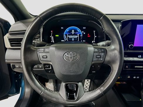 Used 2025 Toyota Camry SE w/ Convenience Package FWD image 9