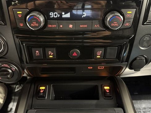 Used 2024 Nissan Titan SV w/ SV Bronze Edition Package image 39