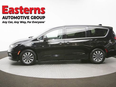 Used 2024 Chrysler Pacifica Select image 60