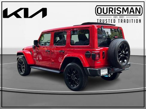 Used 2024 Jeep Wrangler Unlimited Sahara w/ Technology Group AWD/4WD image 3