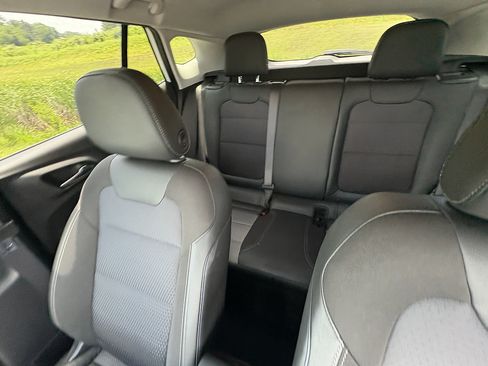 Used 2025 Chevrolet Trax LT FWD image 33