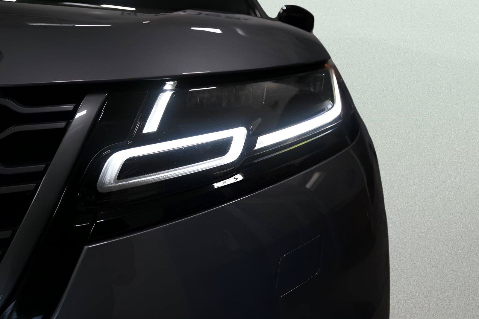 Used 2020 Land Rover Range Rover Velar R-Dynamic S AWD/4WD image 32