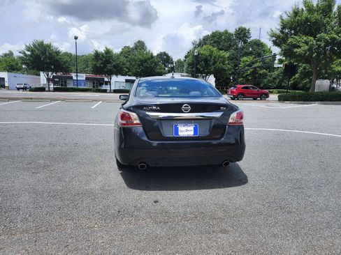 Used 2015 Nissan Altima 2.5 SV FWD image 10
