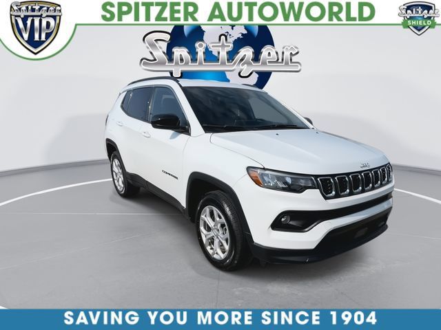 Used 2024 Jeep Compass Latitude AWD/4WD image 2