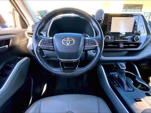 Used 2021 Toyota Highlander XLE image 5