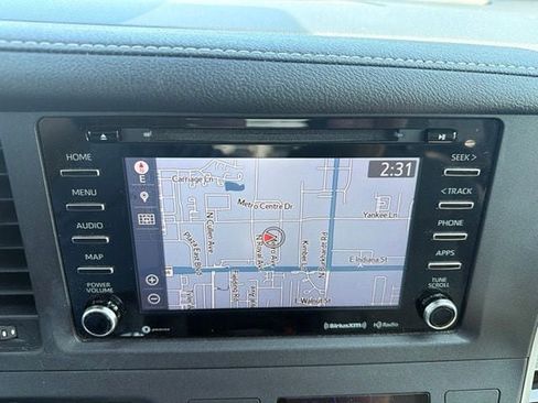 Used 2020 Toyota Sienna XLE Premium FWD image 20