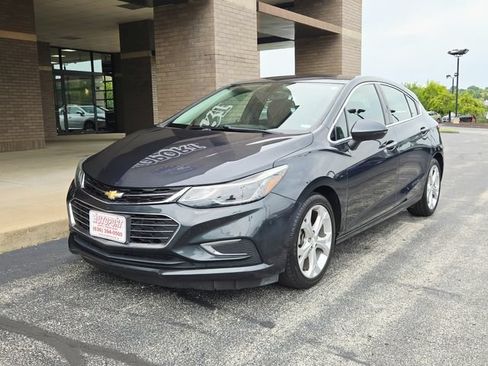 Used 2017 Chevrolet Cruze Premier FWD image 3