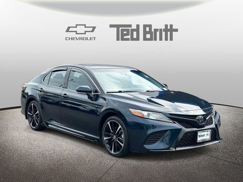 Used 2018 Toyota Camry XSE FWD image 3
