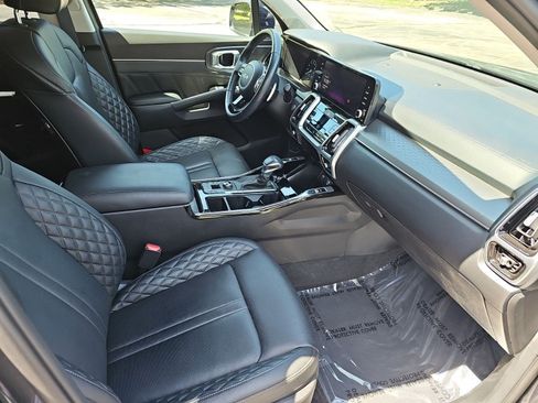 Used 2023 Kia Sorento SX AWD/4WD image 11