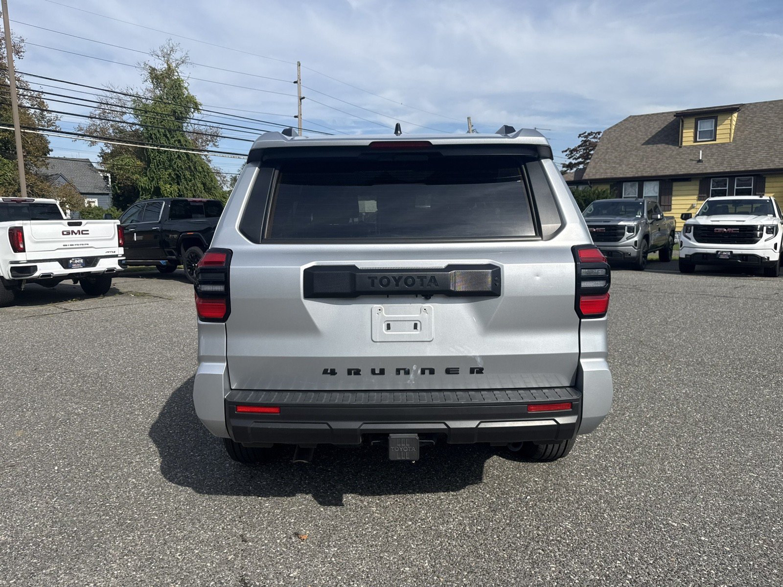 Used 2025 Toyota 4Runner SR5 AWD/4WD image 4