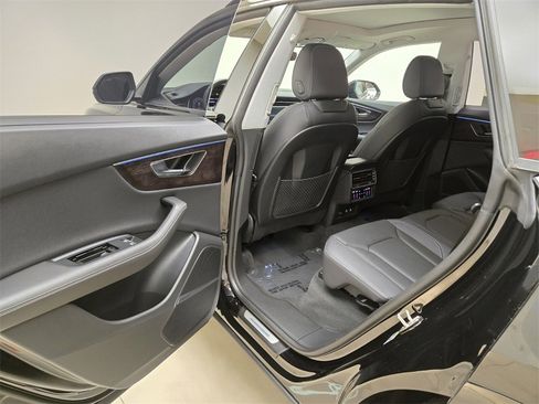 Used 2023 Audi Q8 Prestige image 18