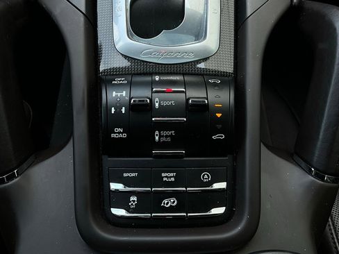 Used 2016 Porsche Cayenne GTS image 25