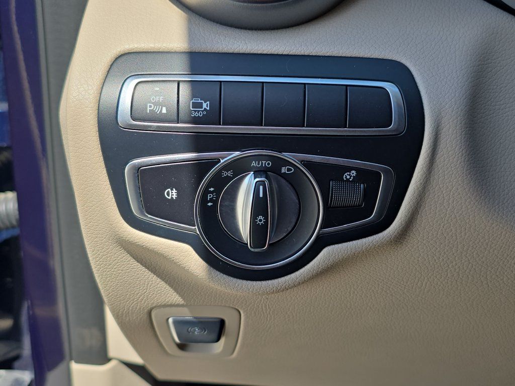 Used 2019 Mercedes-Benz GLC 300 4MATIC image 28