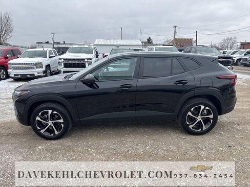 Used 2025 Chevrolet Trax RS w/ Driver Confidence Package image 2