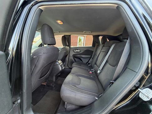 Used 2017 Jeep Cherokee Latitude FWD image 13