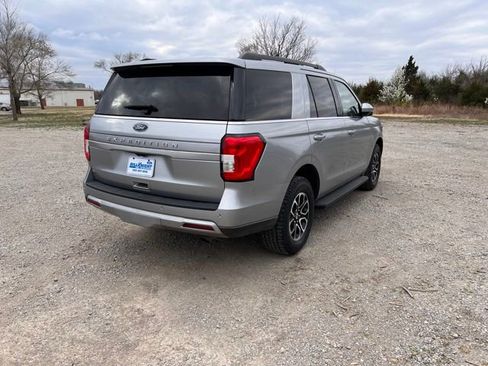 Used 2024 Ford Expedition XLT image 7