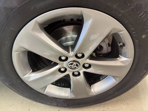 Used 2015 Toyota RAV4 XLE w/ Outdoor Package AWD/4WD image 38