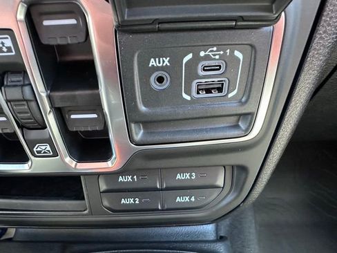 New 2025 Jeep Gladiator Sport image 29