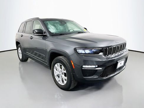 Used 2024 Jeep Grand Cherokee Limited w/ Luxury Tech Group II image 3