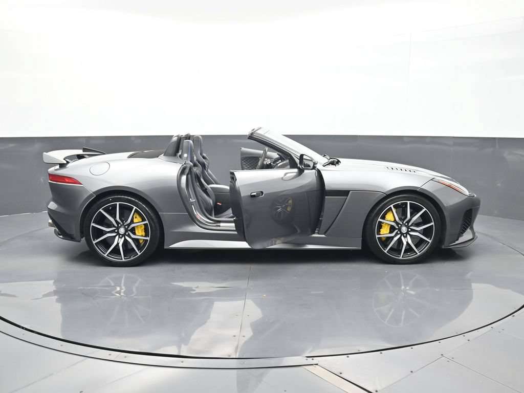 Used 2017 Jaguar F-TYPE SVR AWD/4WD image 28