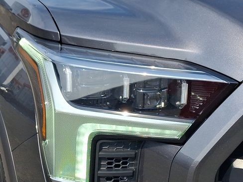 Used 2025 Toyota Tundra Limited AWD/4WD image 10