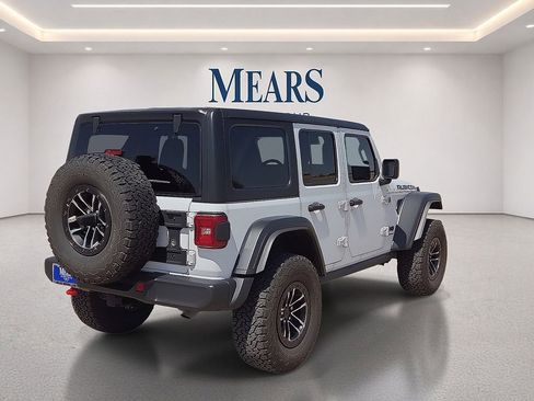 Used 2024 Jeep Wrangler Unlimited Rubicon w/ XTREMEE 35" Tire Package AWD/4WD image 5