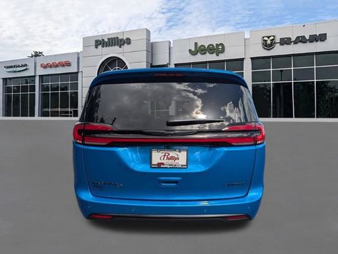 New 2026 Chrysler Pacifica Limited w/ S Appearance Package FWD image 5