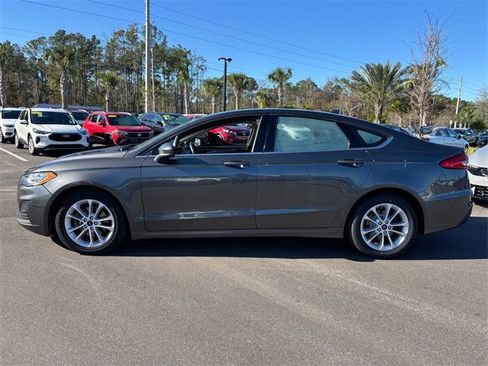 Used 2020 Ford Fusion SE image 3