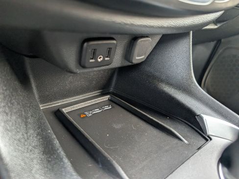 Used 2022 Chevrolet Traverse LT FWD image 27