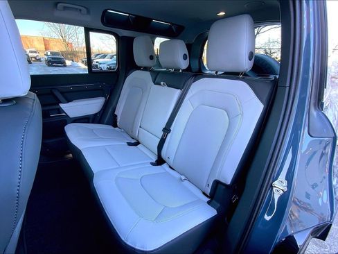 Used 2025 Land Rover Defender 110 X-Dynamic SE image 20