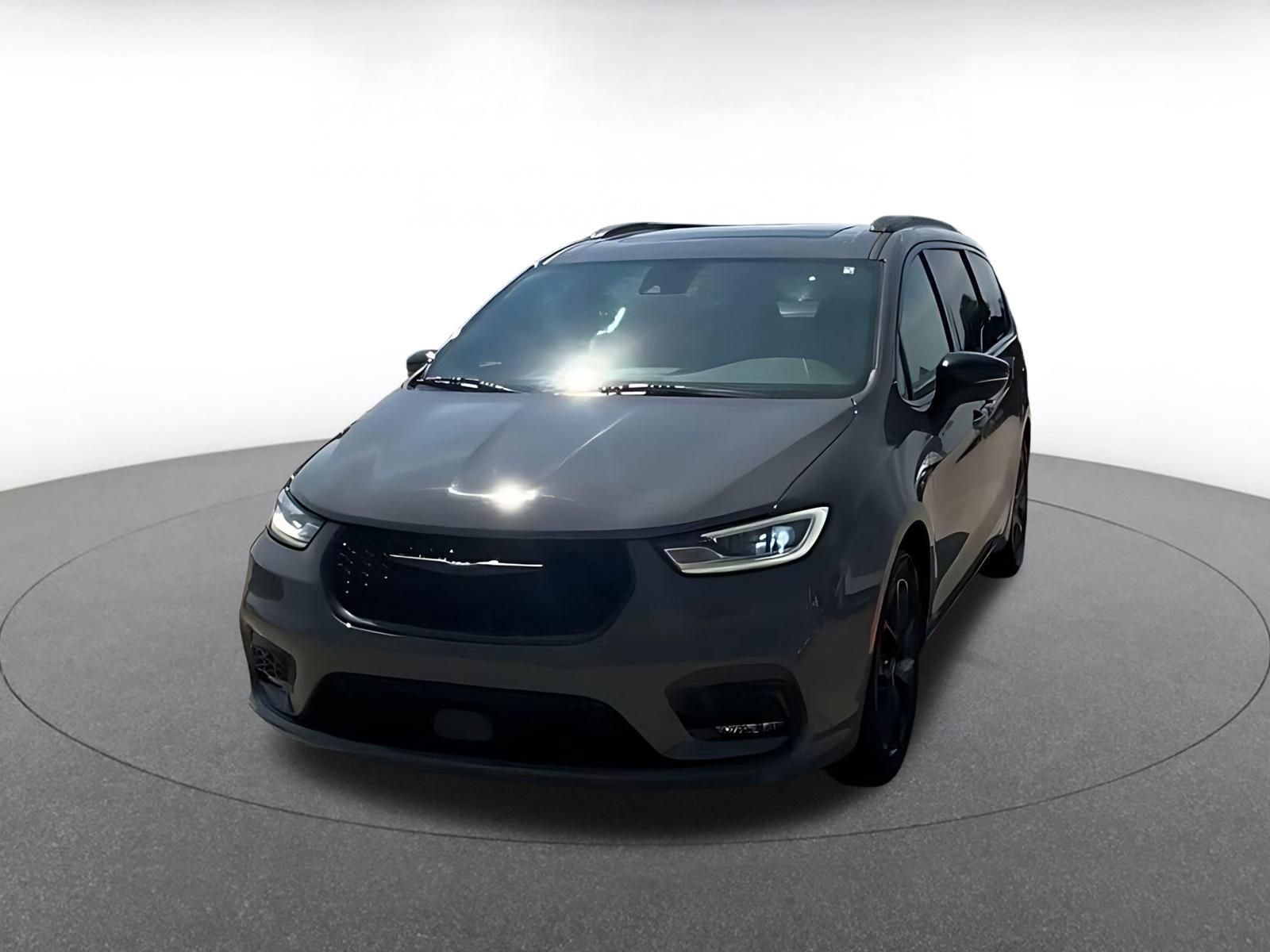 Used 2025 Chrysler Pacifica Limited FWD image 6