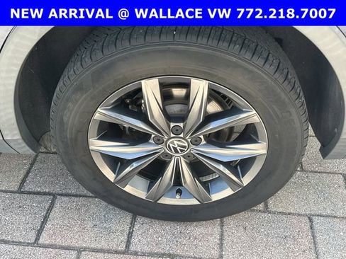 Certified 2022 Volkswagen Tiguan SE FWD image 12