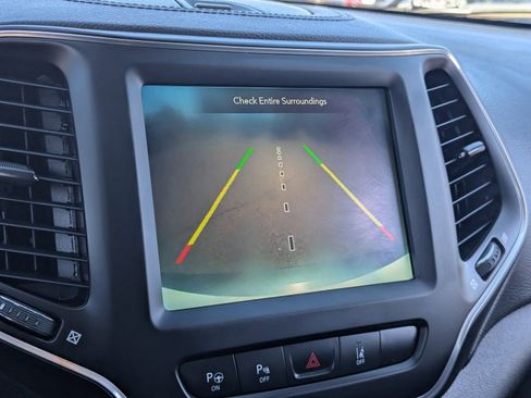 Used 2023 Jeep Cherokee Altitude Lux image 28