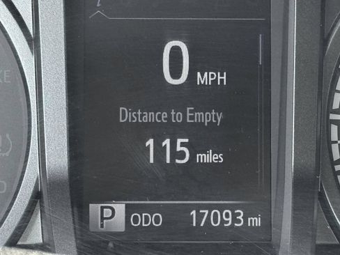 Used 2019 Toyota Tacoma TRD Sport w/ Technology Package AWD/4WD image 18