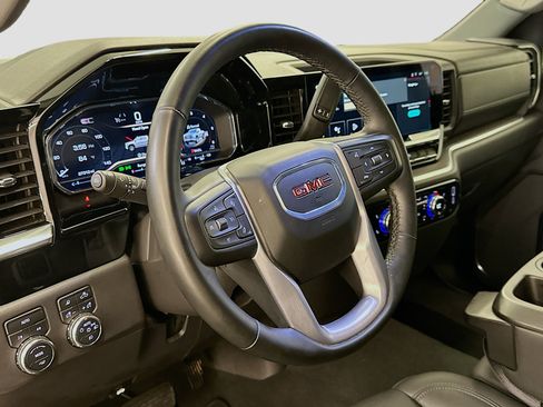 Used 2025 GMC Sierra 1500 SLT AWD/4WD image 18