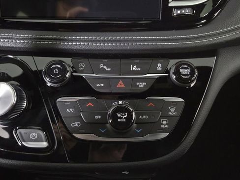 New 2026 Chrysler Pacifica Select image 24