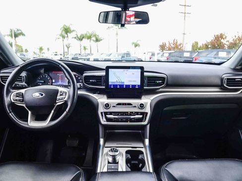 Used 2021 Ford Explorer XLT w/ Equipment Group 202A image 12