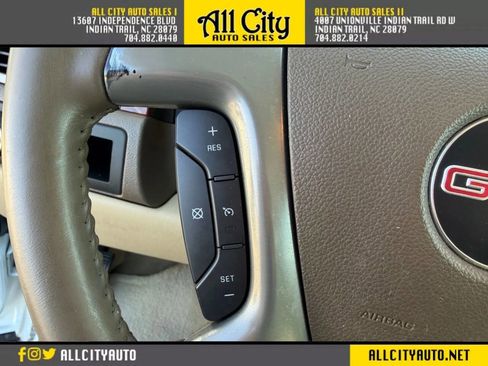 Used 2011 GMC Yukon SLT w/ SLT-2 Equipment Package image 18