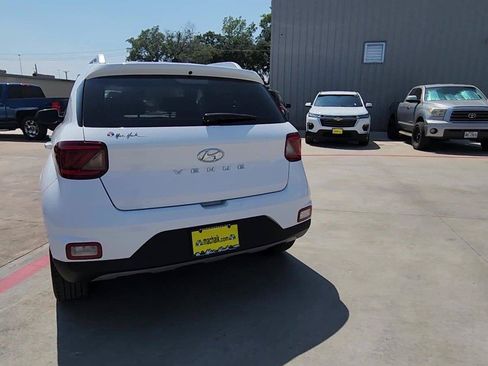 Used 2023 Hyundai Venue SEL FWD image 7