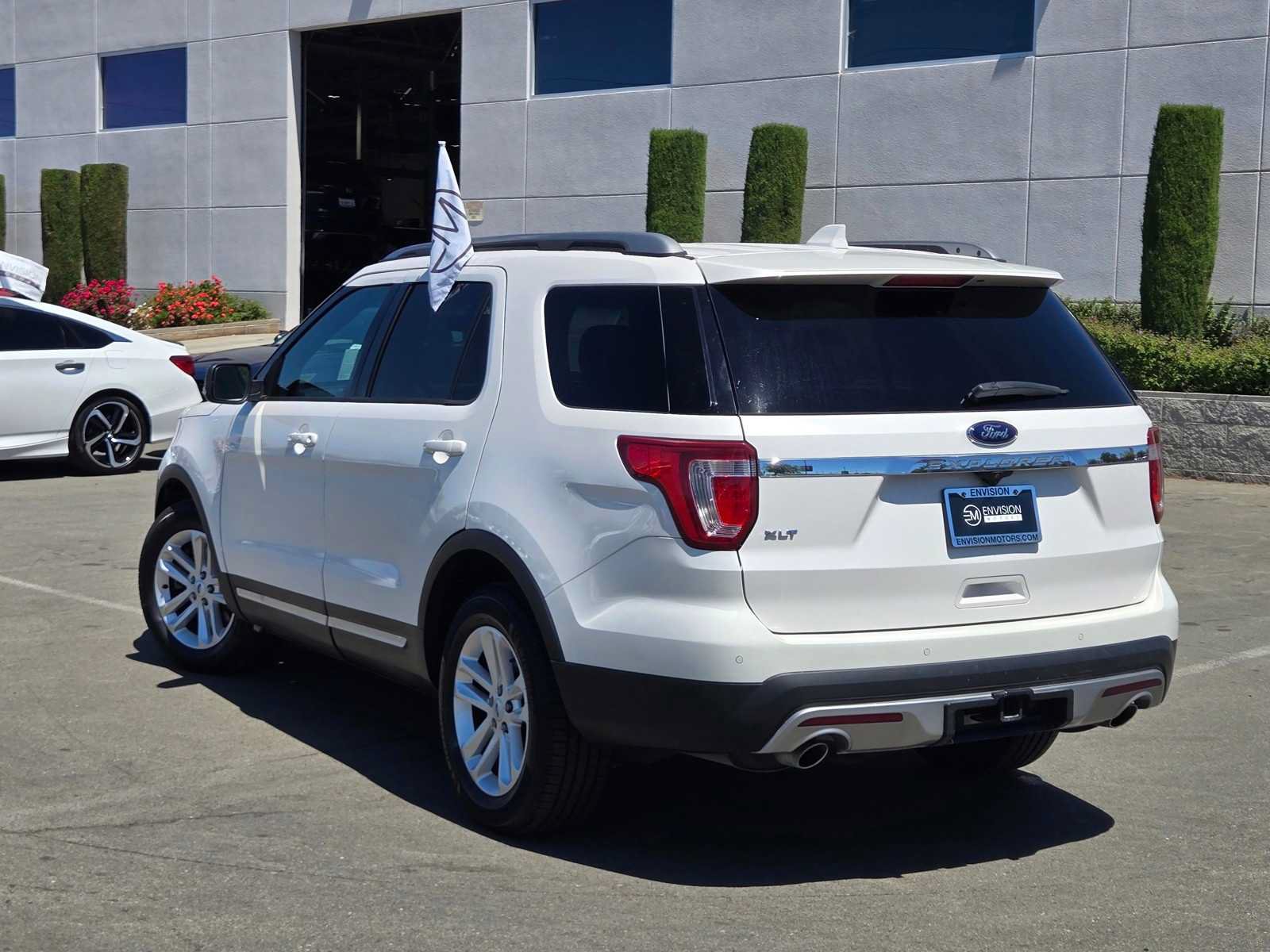 Used 2017 Ford Explorer XLT w/ Equipment Group 202A FWD image 5