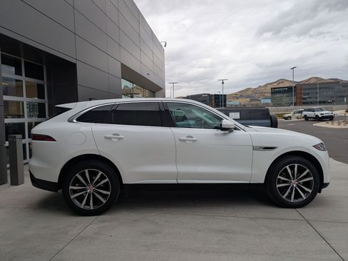 Used 2023 Jaguar F-PACE S image 5