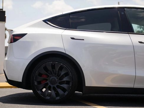 Used 2022 Tesla Model Y Performance AWD/4WD image 15