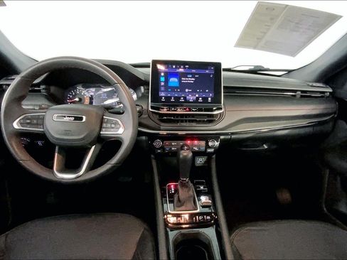 Used 2025 Jeep Compass Trailhawk AWD/4WD image 15