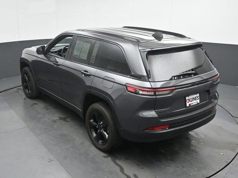 Used 2025 Jeep Grand Cherokee Altitude AWD/4WD image 38