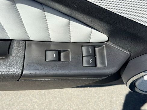 Used 2010 Ford Mustang Shelby GT500 RWD image 16